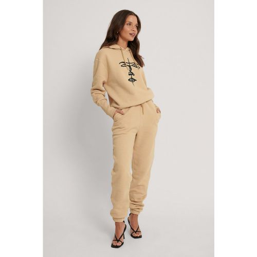 Pantalon de survêtement à cordon biologiques - Beige - Lisa-Marie Schiffner x NA-KD - Modalova