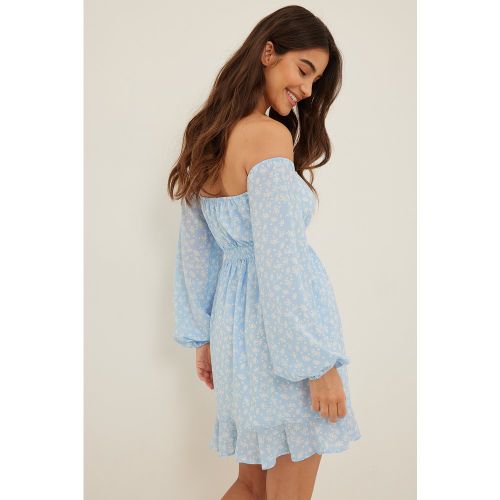 Robe mini recyclée smockée à épaules dénudées froncée - Blue - Pamela x NA-KD Reborn - Modalova