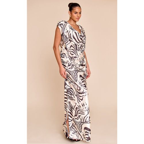 Plus Robe longue imprimé et blanche froncée à col bénitier plongeant / | Taille 54 - PrettyLittleThing - Modalova