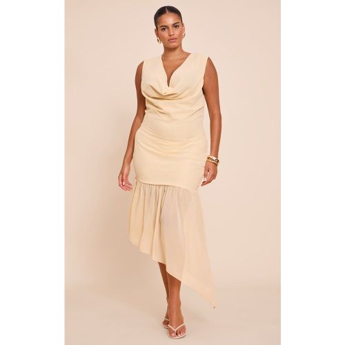 Plus Robe mi-longue en mousselline de soie à partie drapée asymétrique - PrettyLittleThing - Modalova