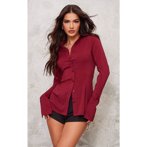 Chemise ajustée en mousseline de soie bordeaux | Taille 34 - PrettyLittleThing - Modalova