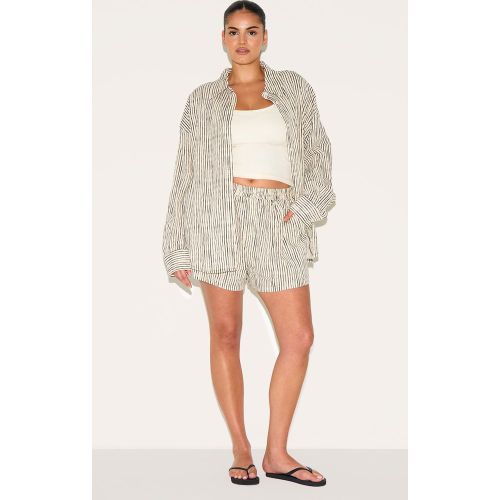 Plus Short fluide en effet lin à rayures - PrettyLittleThing - Modalova