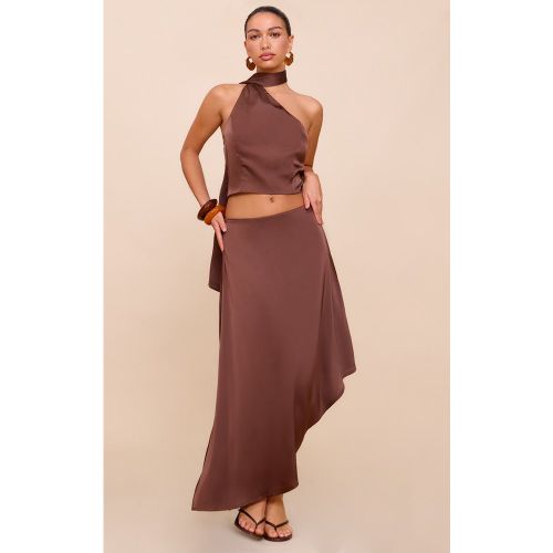 Jupe mi-longue asymétrique en matière satinée - PrettyLittleThing - Modalova
