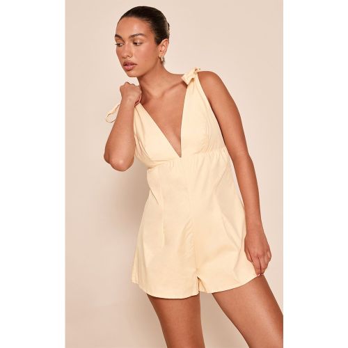 Combinaison Short Tissée Col V Détail Nœud - PrettyLittleThing - Modalova