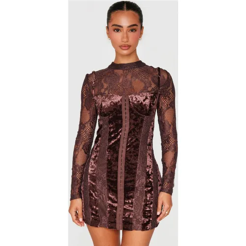 Petite Mini robe en velours frappé à manches longues et détail en dentelle - PrettyLittleThing - Modalova