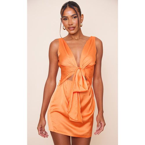 Robe moulante satinée drapée très décolletée à taille nouée - PrettyLittleThing - Modalova