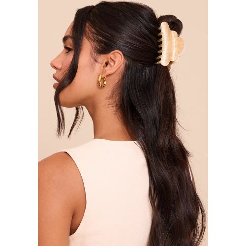 Pince à cheveux crème effet perle à parties métalliques - PrettyLittleThing - Modalova