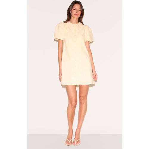 Robe chemise en coton brodé à bordure en dentelle et manches bouffantes | Taille 34 - PrettyLittleThing - Modalova