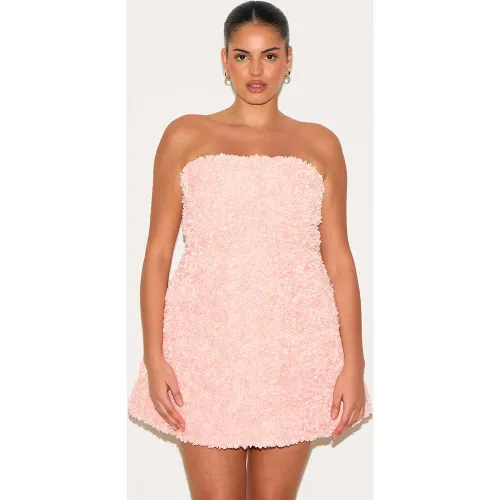 Plus Mini robe bustier texturée à fleurs - PrettyLittleThing - Modalova