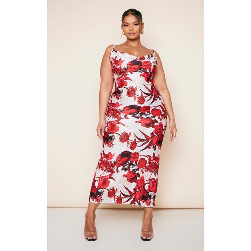 Plus Robe longue plissée à fleurs imprimées à bretelles - PrettyLittleThing - Modalova