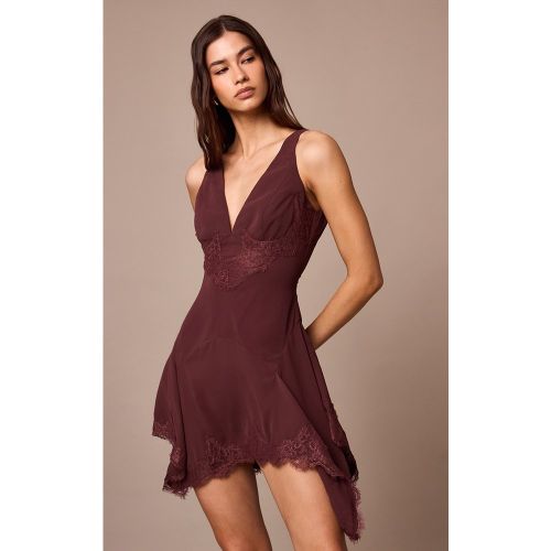 Robe moulante décolletée en mousseline de soie transparente, ornée de dentelle - PrettyLittleThing - Modalova