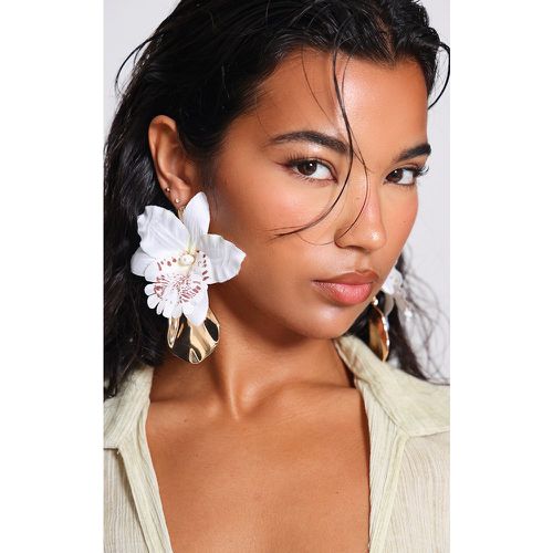 Boucles d'oreilles XXL en forme d'orchidée - PrettyLittleThing - Modalova