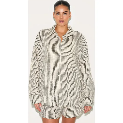 Plus Chemise en effet lin à rayures et manches longues - PrettyLittleThing - Modalova
