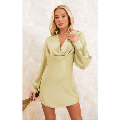 Robe-chemise satinée texturée vert à col bénitier détaillé - PrettyLittleThing - Modalova