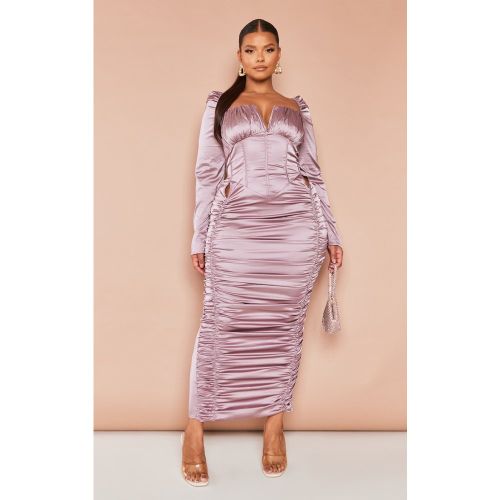 Plus Robe corset longue satinée à fronces - PrettyLittleThing - Modalova