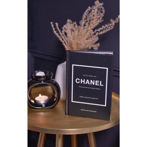 Livre The Little Book of Chanel: The Story of the Iconic Fashion Designer édition anglaise - PrettyLittleThing - Modalova