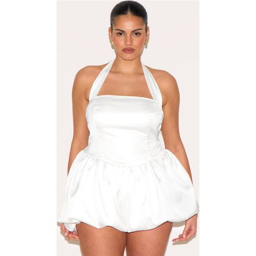 Plus Combishort bouffant satiné à dos nu - PrettyLittleThing - Modalova