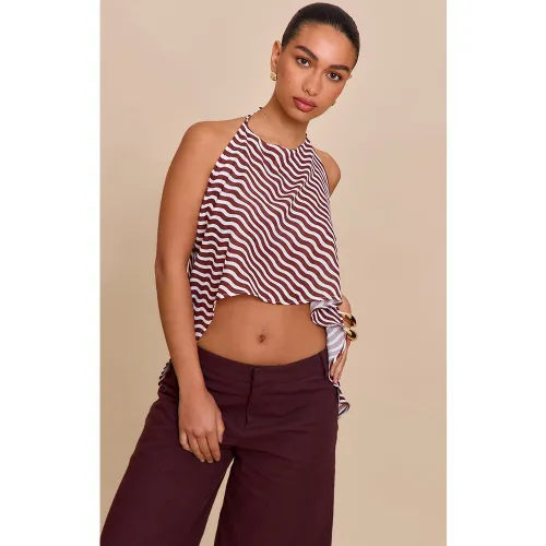 Top fluide en mousseline de soie imprimé à dos nu - PrettyLittleThing - Modalova