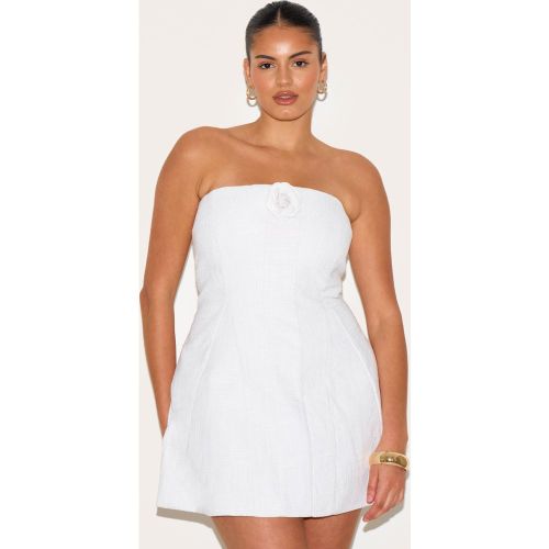 Plus Robe Camellia trapèze bouclée deluxe blanche - PrettyLittleThing - Modalova
