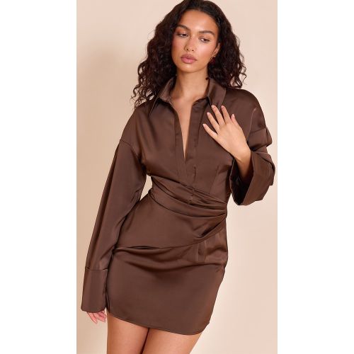 Robe chemise satinée deluxe à manches cloche | Taille 32 - PrettyLittleThing - Modalova