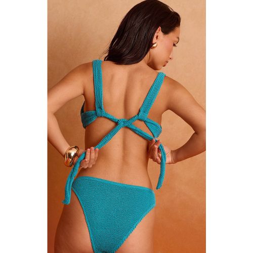 Haut de maillot de bain crêpé torsadé devant - PrettyLittleThing - Modalova