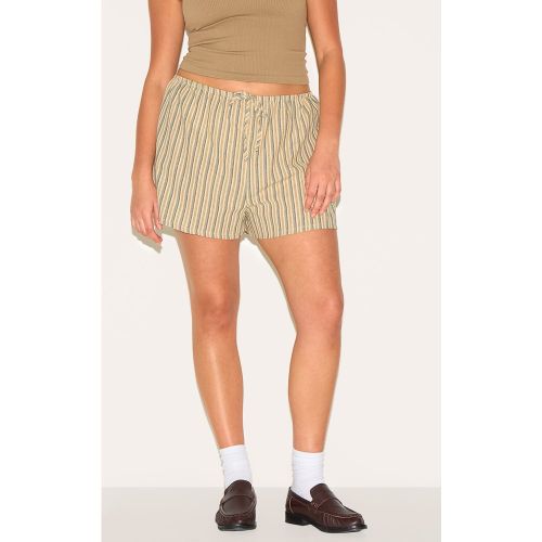 Plus Short fluide à fines rayures - PrettyLittleThing - Modalova