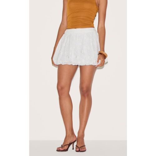 Mini-jupe bouffante brodée blanche - PrettyLittleThing - Modalova