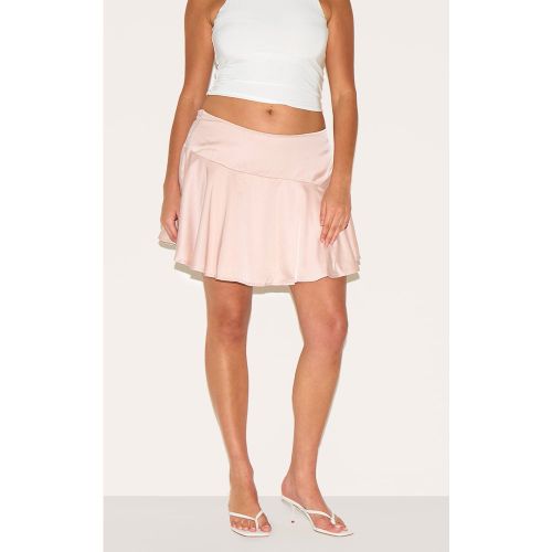 Plus Mini-jupe trapèze fluide satinée - PrettyLittleThing - Modalova