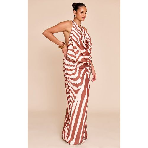 Plus Robe longue en mousseline de soie imprimé zèbre à col bénitier - PrettyLittleThing - Modalova