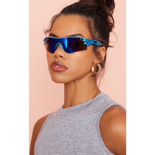 Lunettes de soleil de sport à découpes - PrettyLittleThing - Modalova