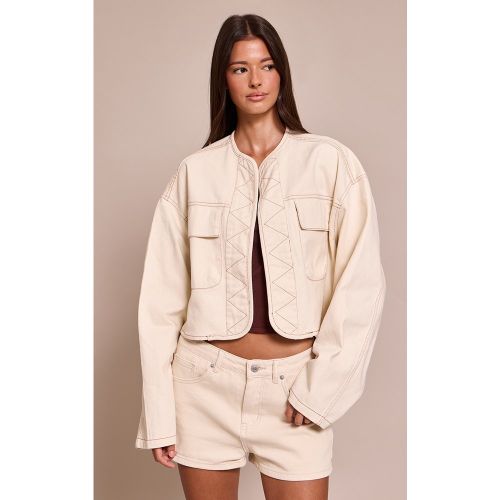 Veste courte en jean écru à ourlet incurvé | Taille 38 - PrettyLittleThing - Modalova
