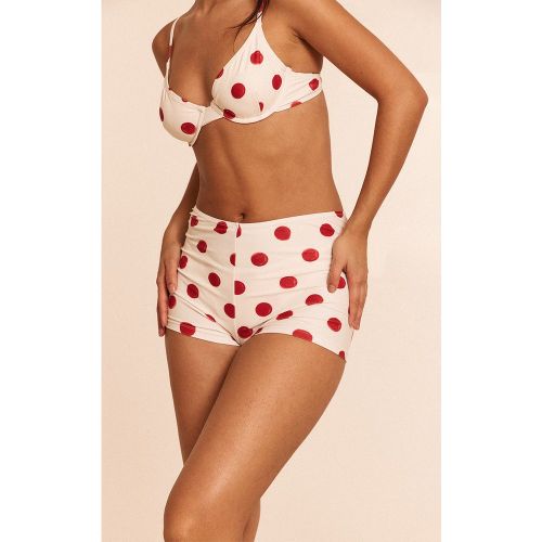 Mini short de plage à pois - PrettyLittleThing - Modalova
