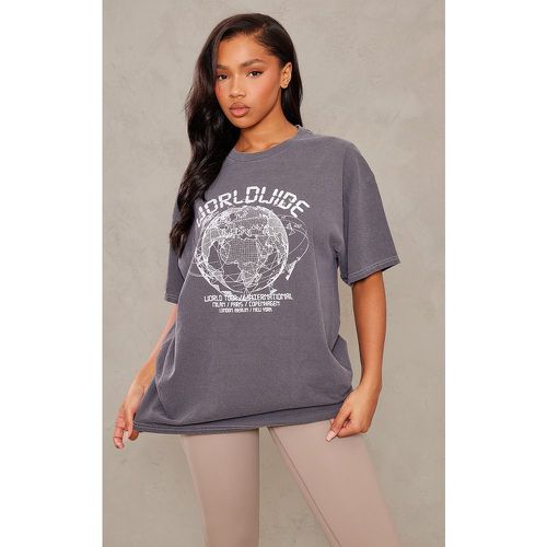 T-shirt délavé à imprimé Worldwide - PrettyLittleThing - Modalova