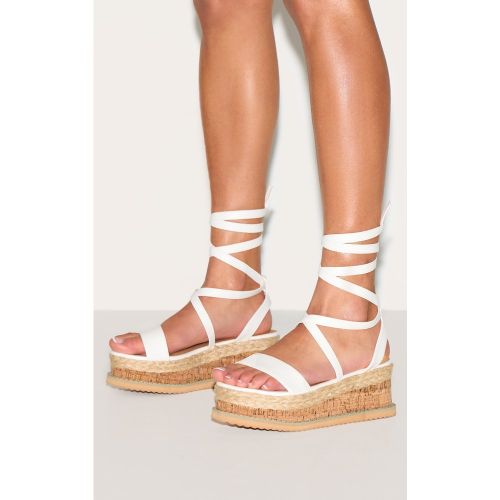 Espadrilles compensées blanches - PrettyLittleThing - Modalova
