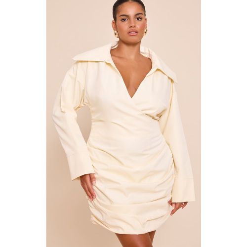 Plus Robe chemise à décolleté et manchettes larges - PrettyLittleThing - Modalova