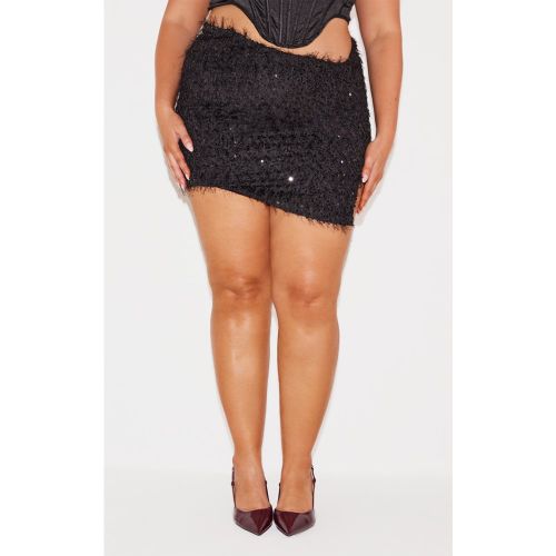 Plus Mini-jupe asymétrique à sequins et plumes - PrettyLittleThing - Modalova