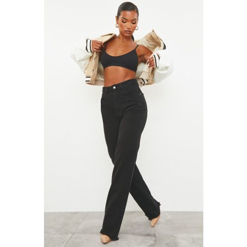 Jean délavé noir à jambes évasées et ourlets effilochés | Taille 34 - PrettyLittleThing - Modalova