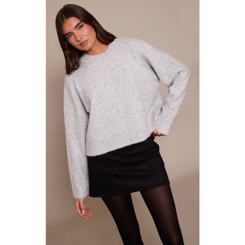 Pull col rond court en maille tricot | Taille Large - PrettyLittleThing - Modalova