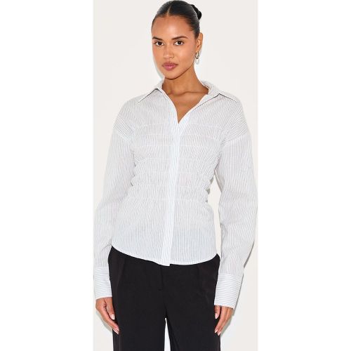 Chemise ajustée blanche froncée à fines rayures | Taille 38 - PrettyLittleThing - Modalova