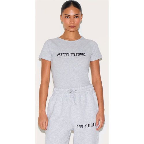 Petite Body à manches courtes et détail logo - PrettyLittleThing - Modalova