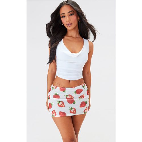 Petite Micro-jupe blanche taille basse imprimé fraises - PrettyLittleThing - Modalova