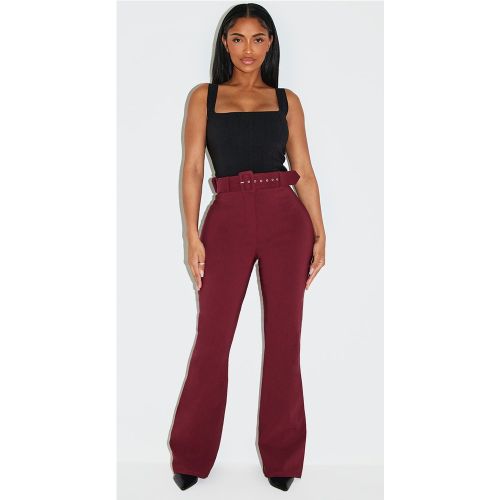 Shape Pantalon flare tissé stretch à taille haute et ceinture - PrettyLittleThing - Modalova