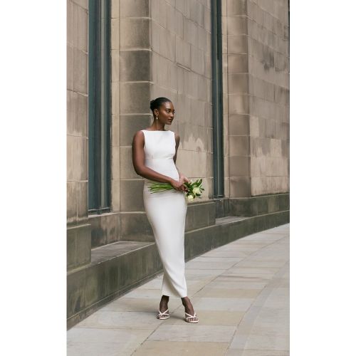 Robe longue deluxe blanche à dos rond - PrettyLittleThing - Modalova