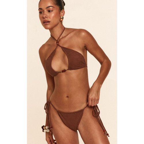 Bas de maillot de bain string en maille style crochet noué sur les côtés à empiècements - PrettyLittleThing - Modalova