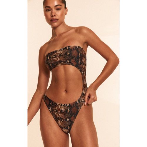 Maillot de bain bustier imprimé serpent à découpe - PrettyLittleThing - Modalova