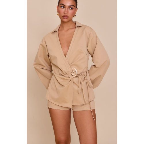 Mini short de tailleur tissé - PrettyLittleThing - Modalova