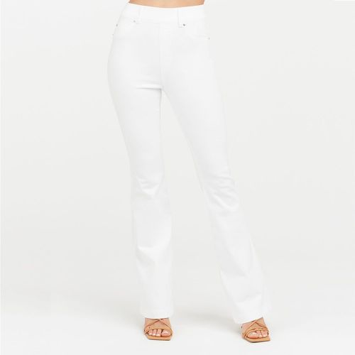 Pantalon patte d´éléphant modelant à effet jean blanc - Spanx - Modalova