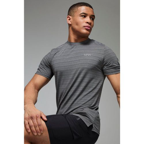 T-shirt de sport léger performance - MAN Active homme - S - Boohooman - Modalova