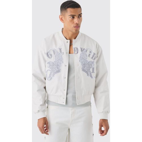 Boxy Worldwide Croc Pu Varsity Jacket In White - Boohooman - Modalova