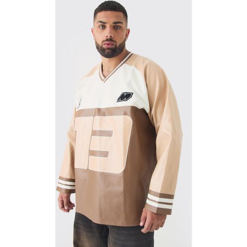Grande taille - Chemise universitaire oversize à manches raglan brodées homme - XXXXL - Boohooman - Modalova